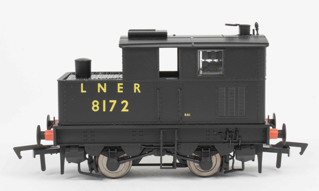MR-018 Dapol LNER Class Y3 Sentinel Steam Loco number 8172 in pre-war LNER black with Gill Sans letters and numbers